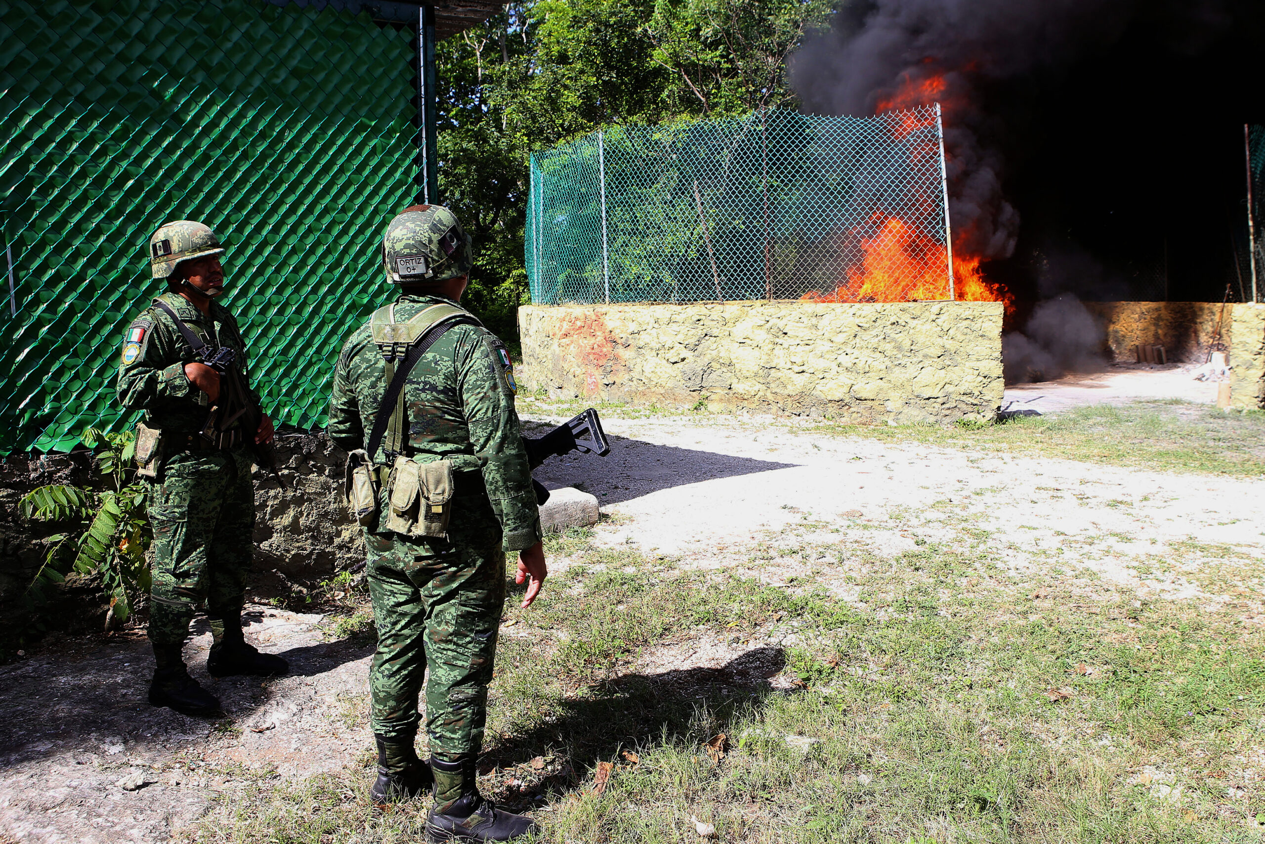 Ejército mexicano incinera en Cancún más de 200 kilos de narcóticos