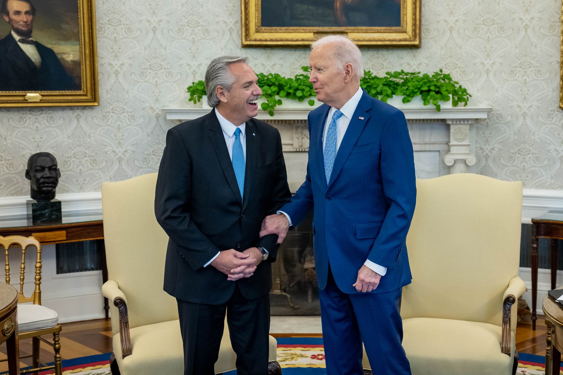 Argentina envía carta a Biden pidiendo apoyo con FMI; AMLO firmó el documento