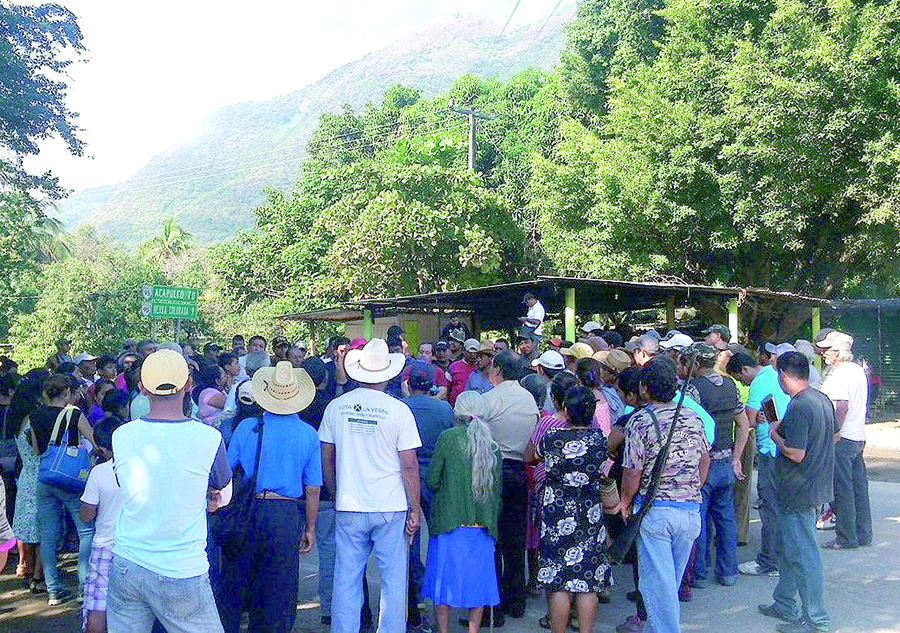 Comisario obliga a cerrar temprano en El Ocotito