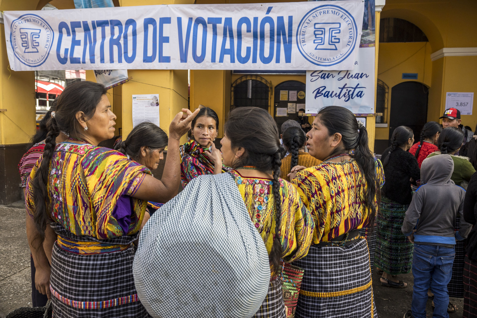 Los centro de votación cierran en Guatemala y empieza el conteo de papeletas